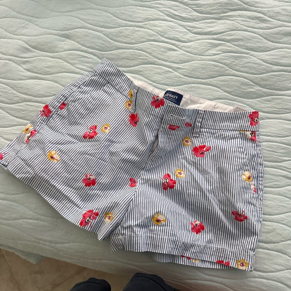 Old Navy Women's Striped Shorts - Blue and Red Floral